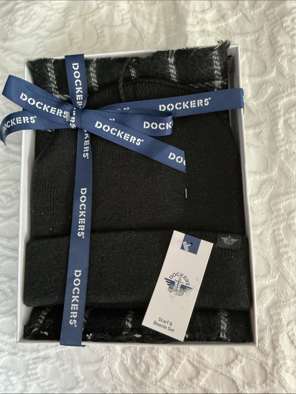 Dockers Black Scarf and Beanie Gift Set with Branded Ribbon. New